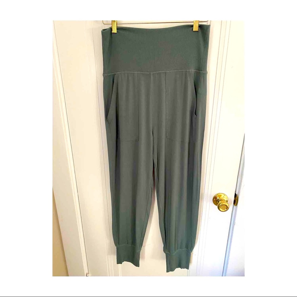 Green lightweight joggers